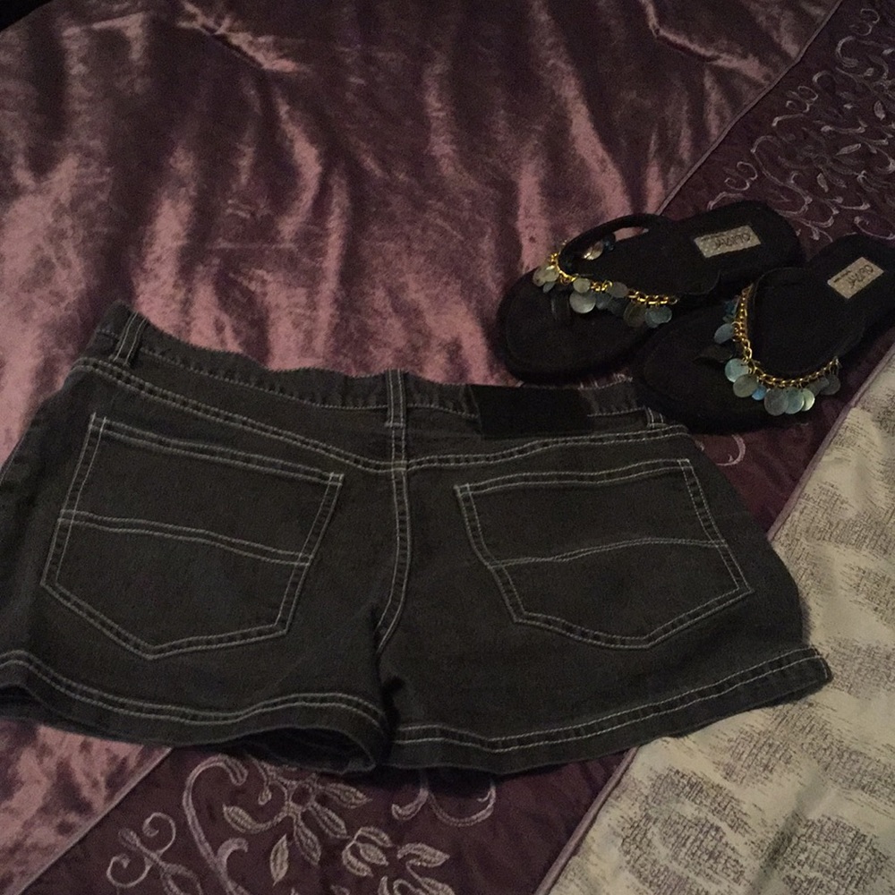Shorts - Picture 2 of 3